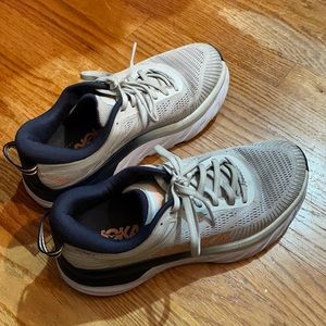 Hoka One One bondi 7 tennis shoes